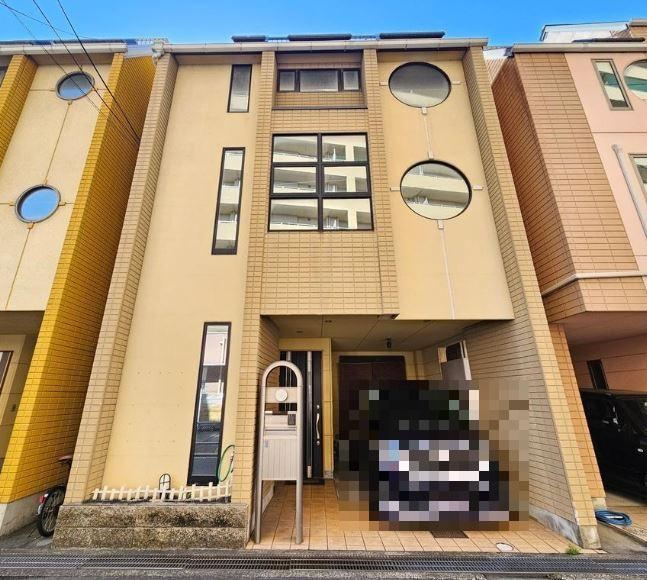 Modern 4LDK House with Rooftop Balcony in Nozato - Photo 1