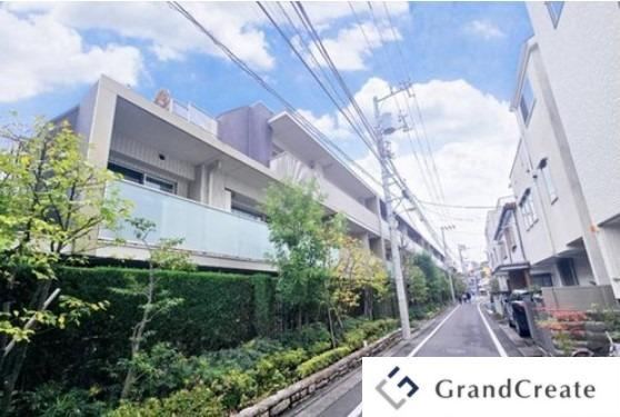 3LDK apartment in Shibuya Ward, Tokyo - Photo 1