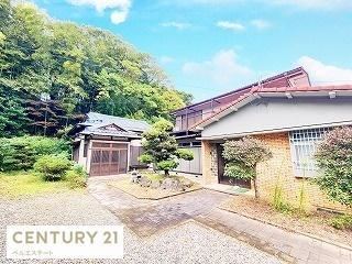 Spacious 9DK Home with Traditional Charm - Photo 1