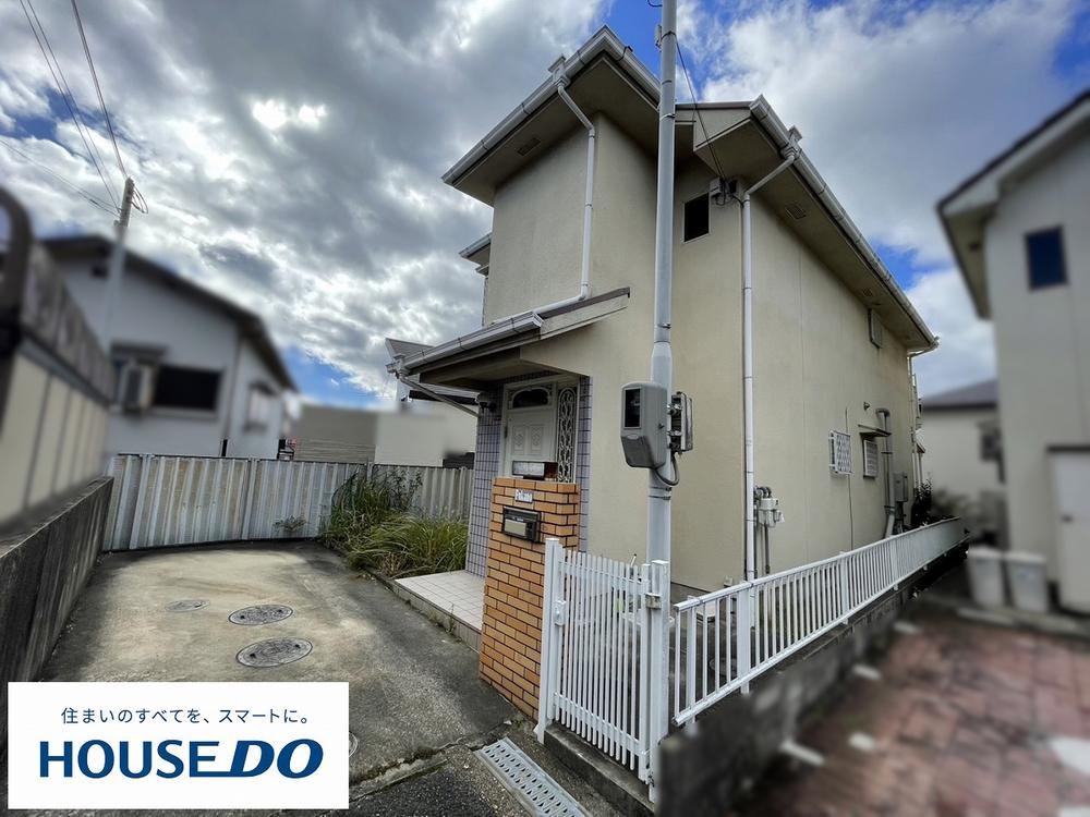 Family-Oriented 4LDK House in Hirakata - Photo 1