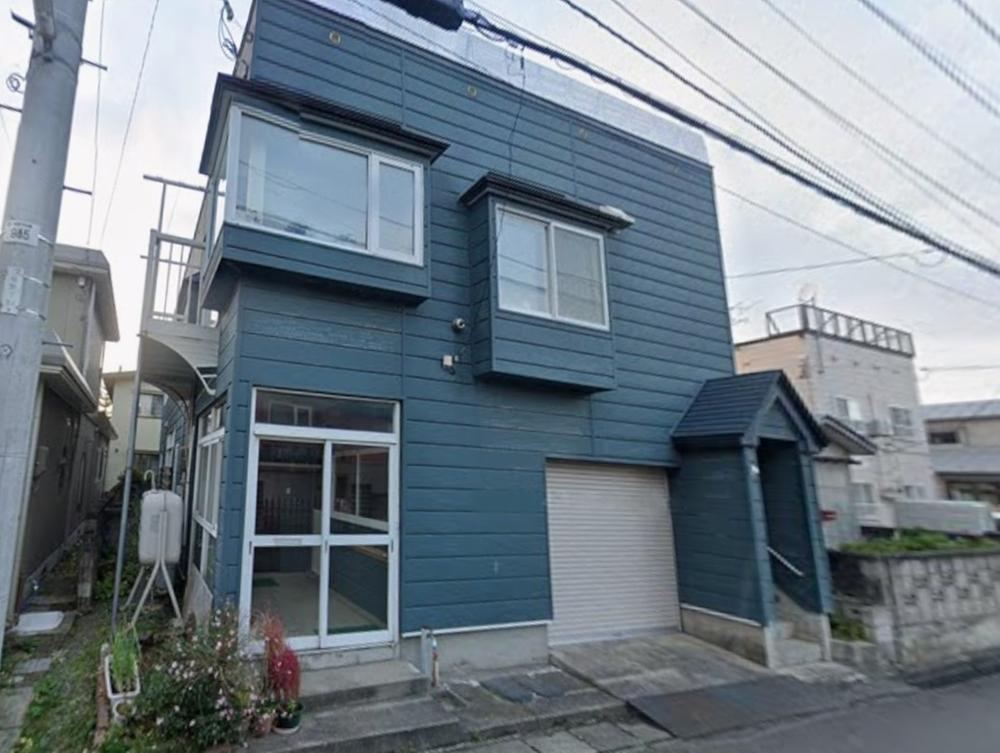 Two-Family Detached House with Garage in Tomita 2-chome - Photo 1