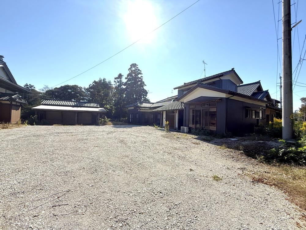 Renovated 7DK House with Large Parking Area in Niigata - Photo 1
