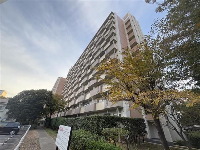 Modern 2LDK Apartment in Shiohama - Photo 1