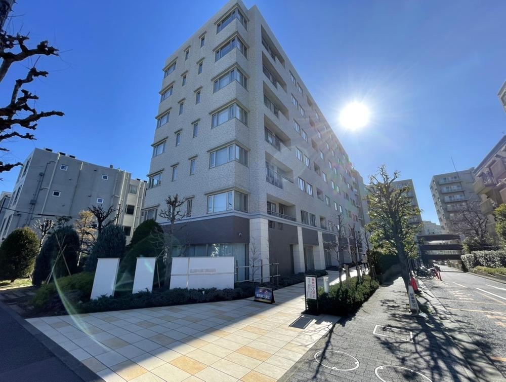 Modern 2LDK Apartment in Setagaya - Photo 1