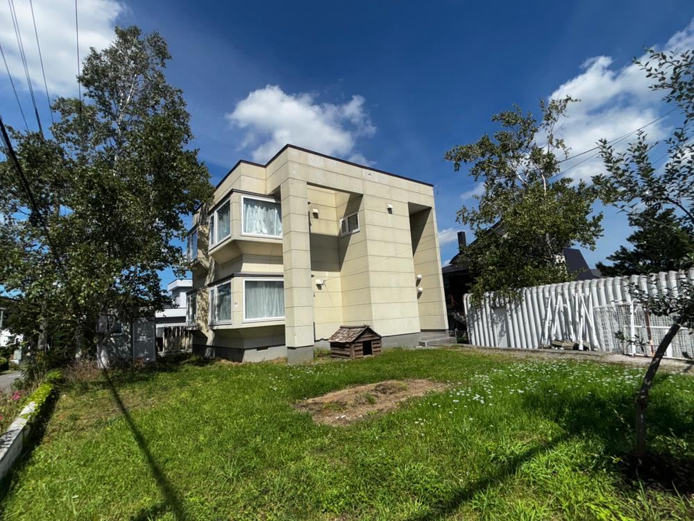 Renovation-Friendly 3LDK House with Garden in Kitahiroshima - Photo 1