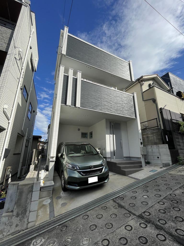 Modern 3LDK Home with Solar Power in Asaka City - Photo 1
