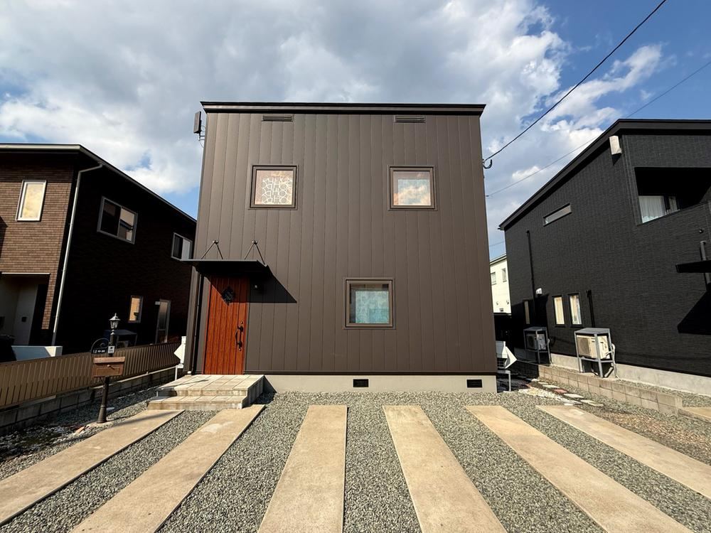 High-Spec Home with WB Construction for Year-Round Comfort - Photo 1