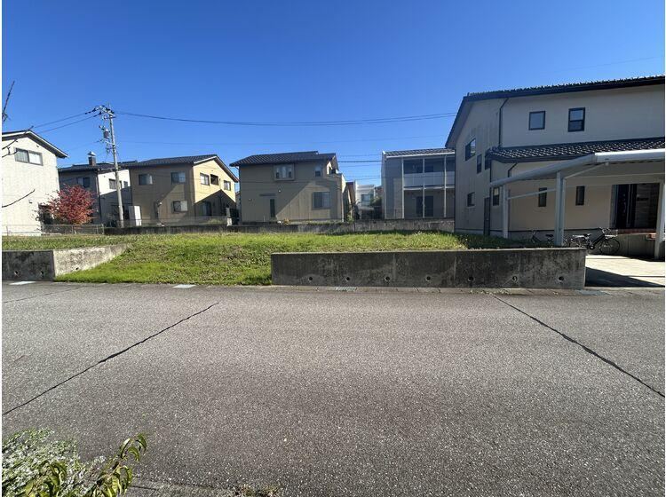 211 m² land in Kanazawa, Ishikawa - Photo 1