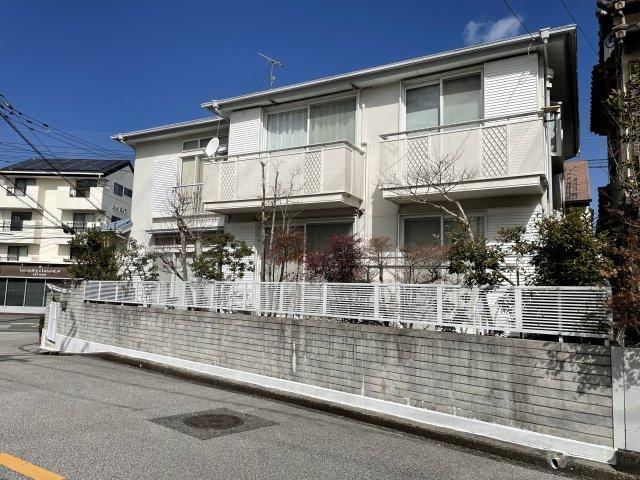 Prime Location 4LDK House with Rental Income Potential - Photo 1