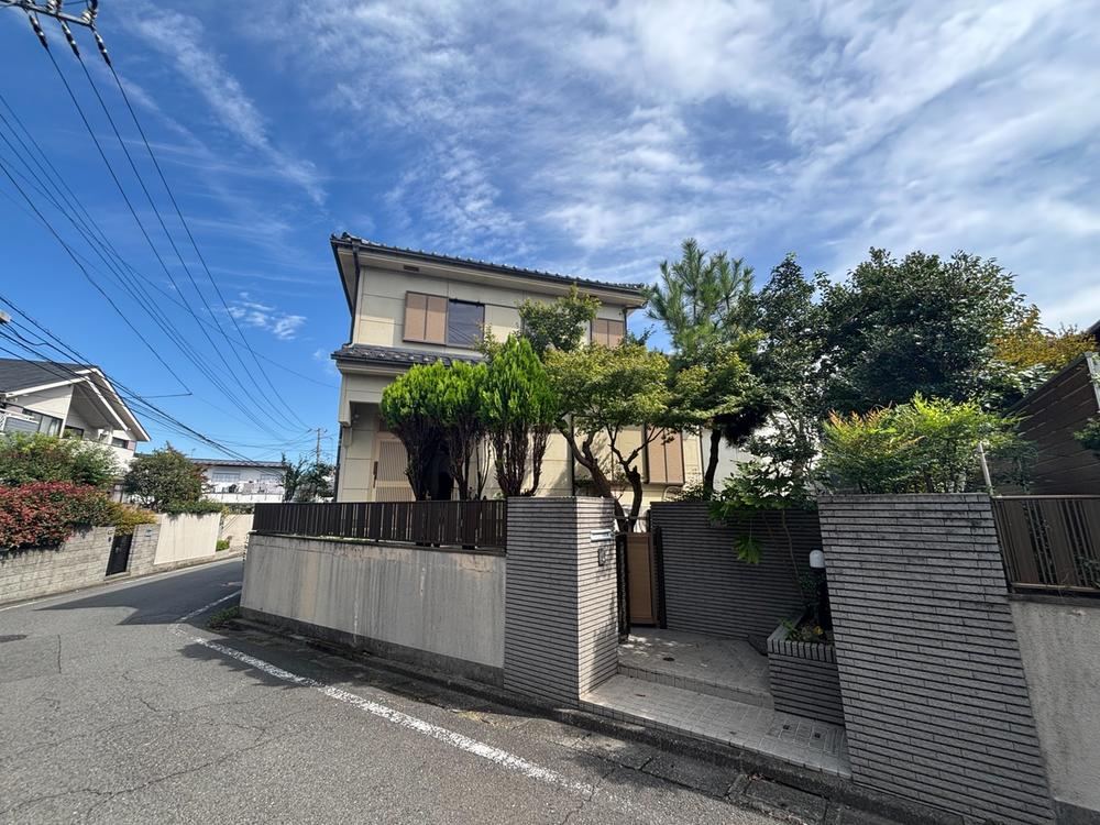 Well-Maintained 6LDK Home in San-dai-cho - Photo 1
