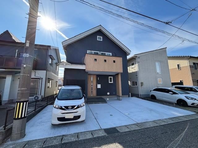 Versatile 3LDK House with Expandable Children's Room in Tokimeki Nishi - Photo 1