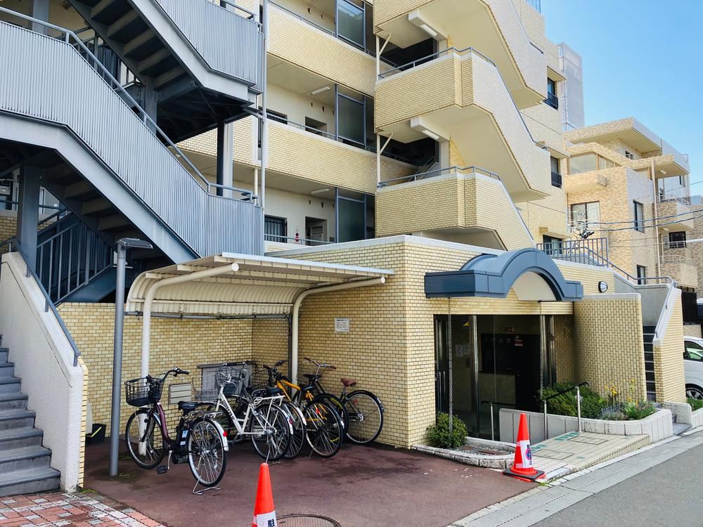 Convenient 3LDK Apartment Near Chris Road Shopping Street - Photo 1