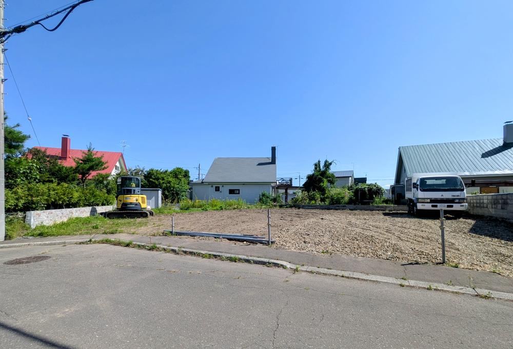 Large Land with City Gas Access in Hanakawa Kita - Photo 1