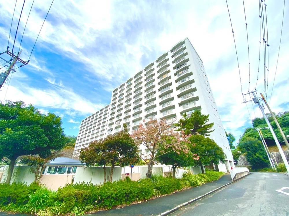 Spacious 4LDK Apartment with Renovation Options - Photo 1