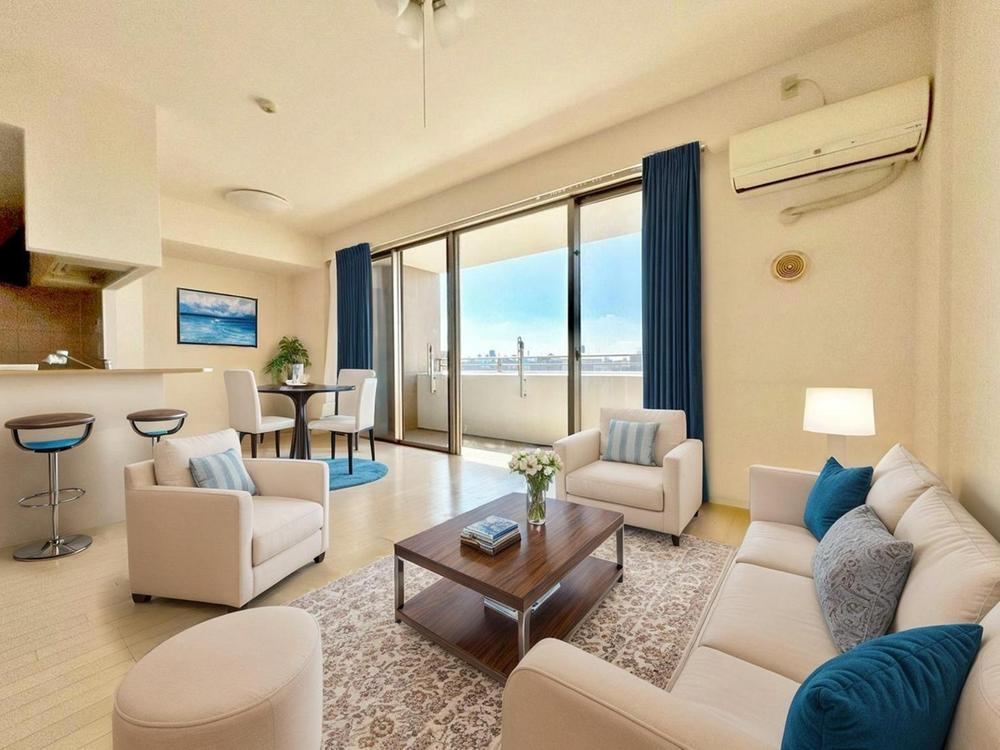 Spacious 3LDK Apartment with Scenic Views - Photo 1