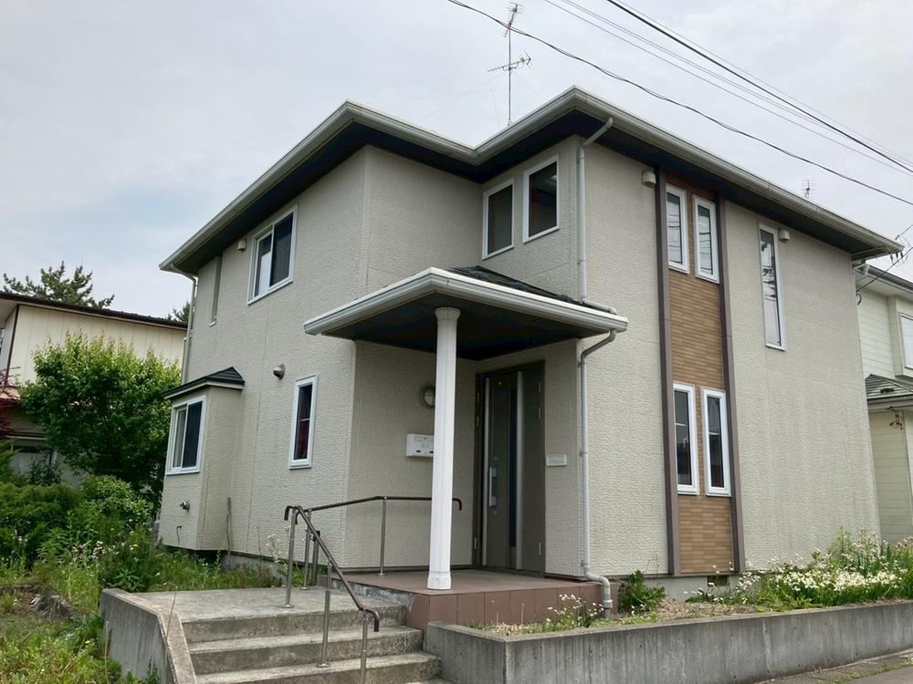 Modern 4LDK House Near Schools in Hachinohe - Photo 1