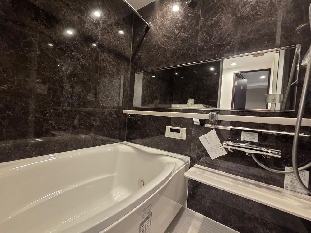 2LDK apartment in Chiyoda Ward, Tokyo - Photo 1
