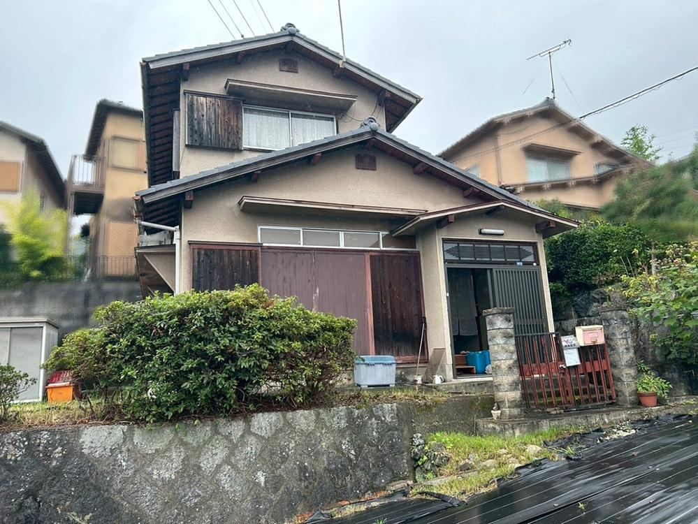 3DK Detached House with Lake Views in Otsu - Photo 1