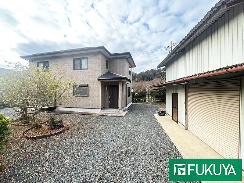 Expansive 4LDK Home in Sannan - Photo 1