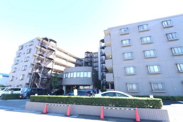 Bright 2LDK+S Apartment in Fujikubo - Photo 1