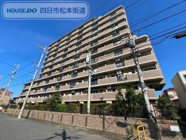 4LDK apartment in Yokkaichi, Mie - Photo 1