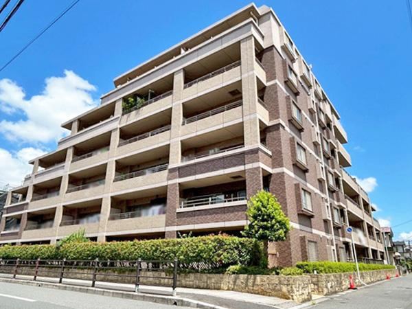 Modern 2LDK Apartment in Fukuoe - Photo 1