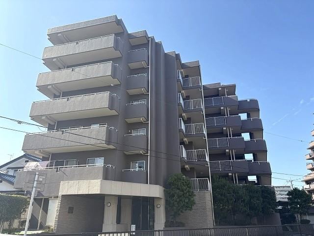 Recently Renovated 3LDK Apartment in Toda - Photo 1