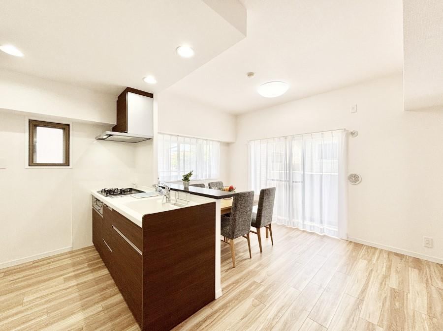 Available for Viewing: 3LDK Apartment Near Takesato Station - Photo 1