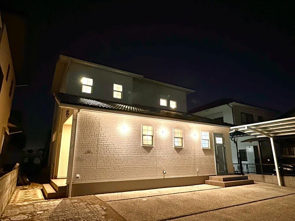 Modern 4LDK Home with Tenant in Chikko Shinmachi - Photo 1