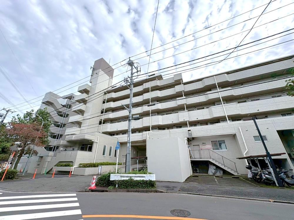 Renovated 3LDK Apartment with Southwest Exposure in Kanazawa - Photo 1