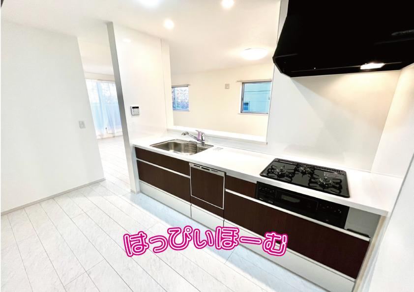 Modern 3LDK Home with Ample Storage in Kawaguchi - Photo 1