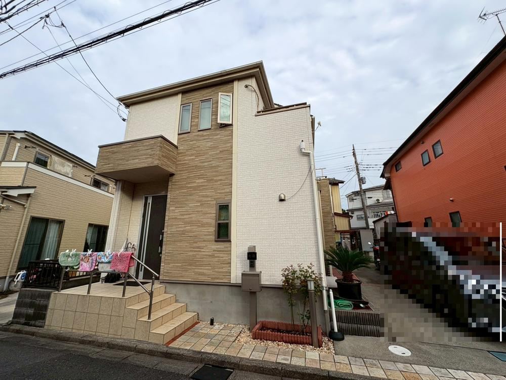 Sunny 4LDK Home with Balcony in Yashio - Photo 1
