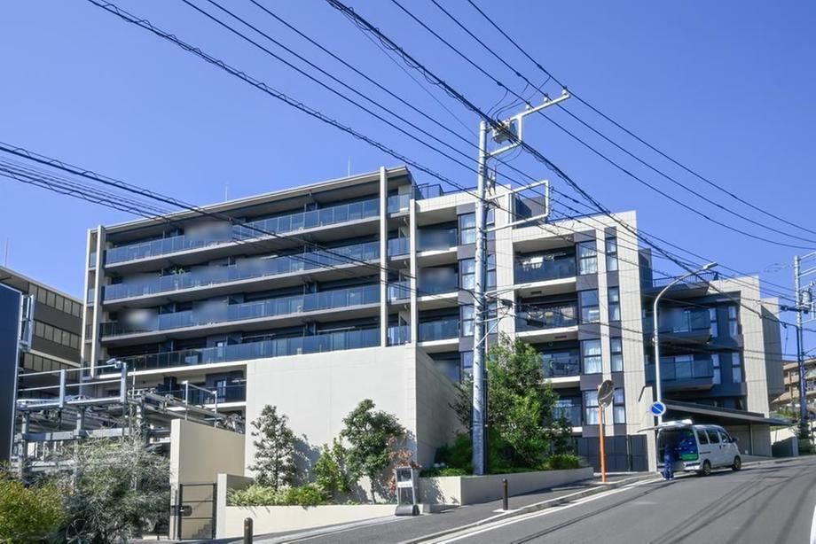 Modern 3LDK Apartment in Ikebukuro - Photo 1