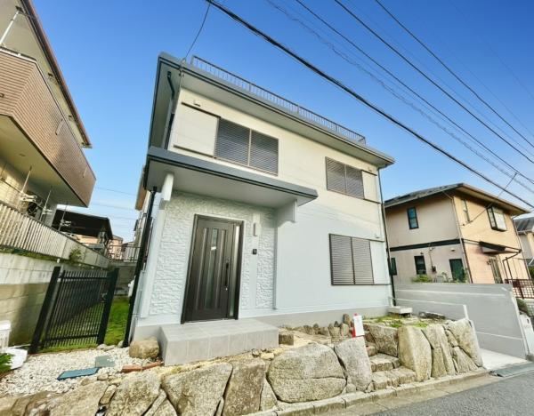 Recently Renovated 5LDK House with Rooftop and Two Balconies - Photo 1
