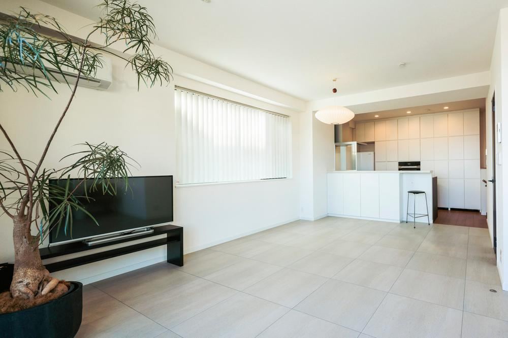 Stylish Steel-Reinforced Concrete Home with Tokyo Tower View - Photo 1