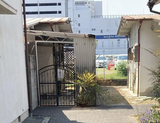2DK Detached House Near Commercial Facilities in Matsuyama - Photo 1