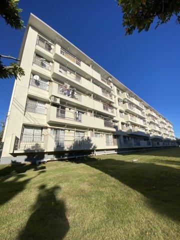1F Apartment with Good Ventilation and Nearby Amenities - Photo 1