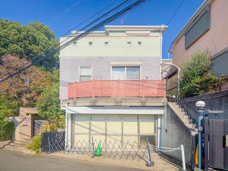 Exciting Garage House with Parking for 6 Cars - Photo 1