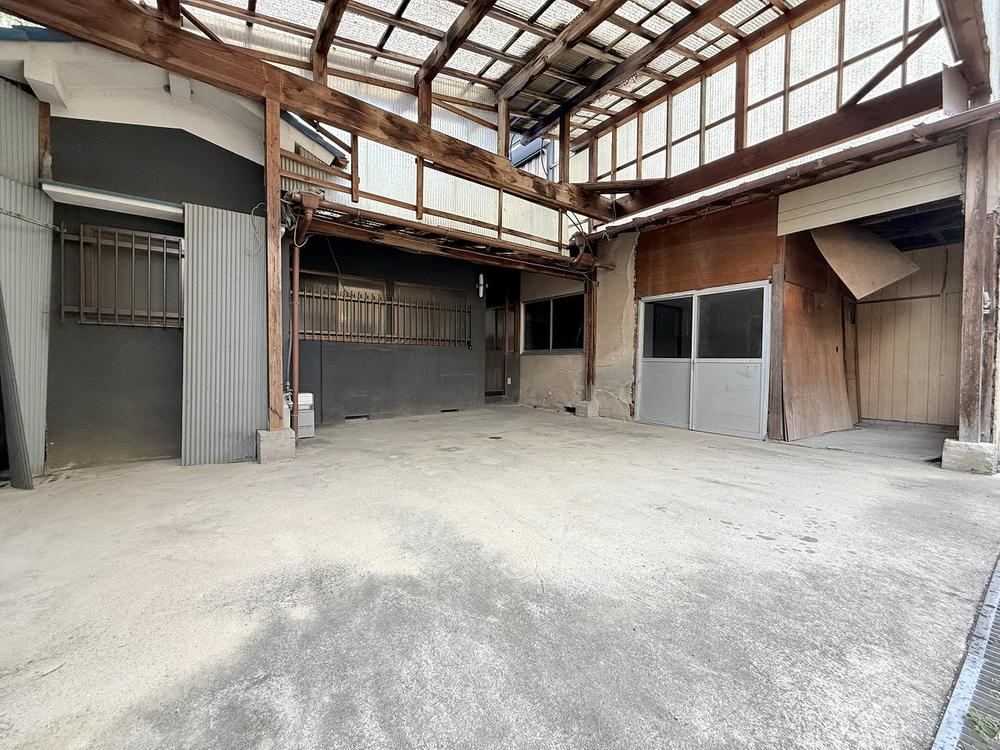 11LDK House with Office Space in Sakurai - Photo 1