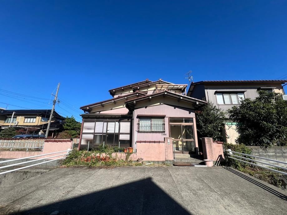 214 m² land in Kanazawa, Ishikawa - Photo 1