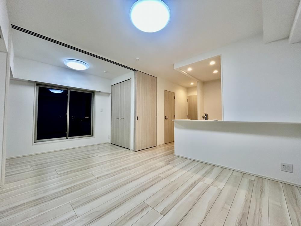 Top Floor 1LDK+S Apartment with Roof Balcony - Photo 1