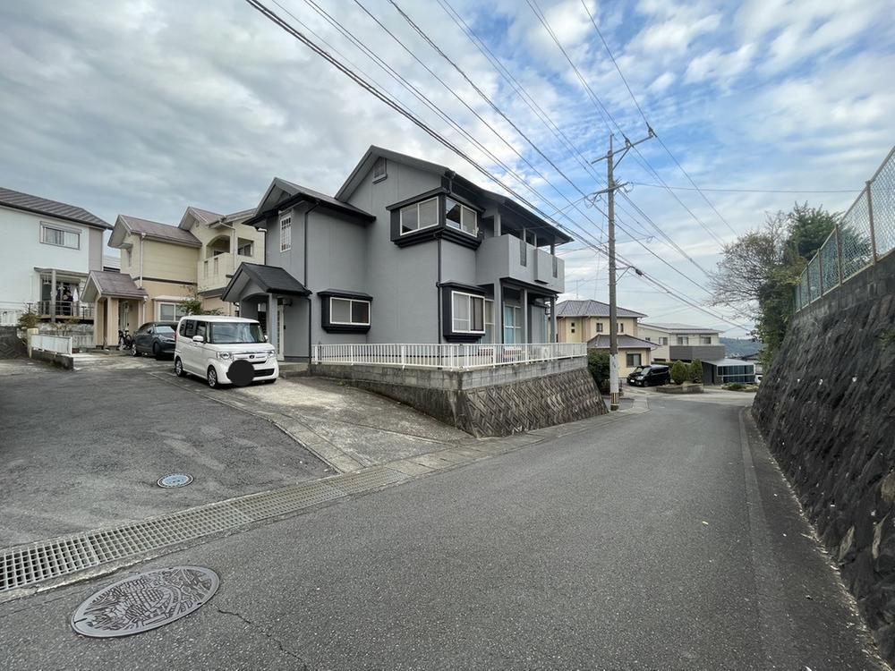 Bright 4LDK House with Renovated Exterior - Photo 1