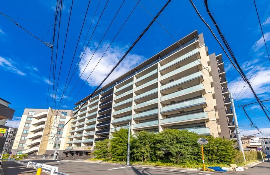 Charming 2LDK Apartment Near Hantomachi Station - Photo 1