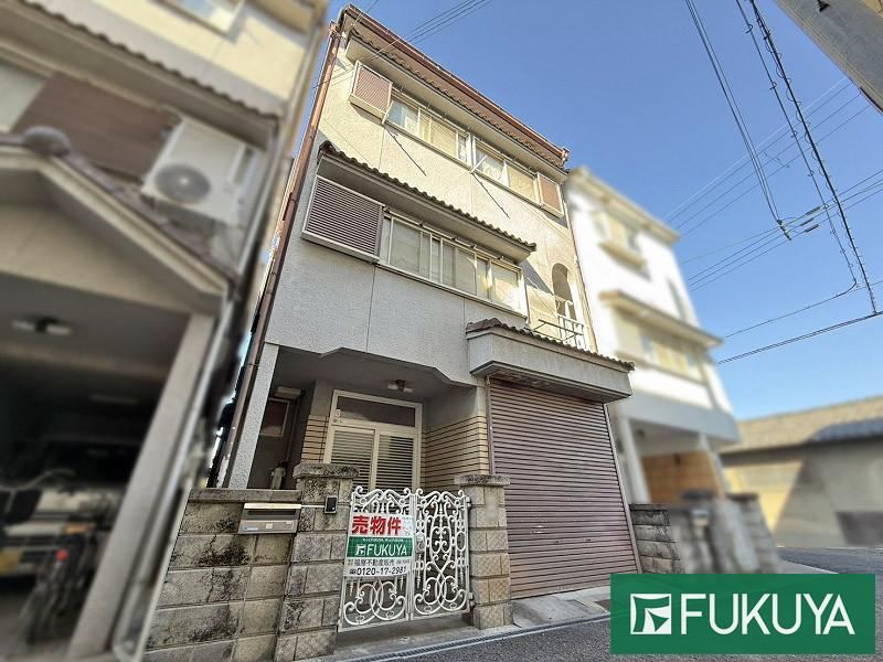 Spacious 4DK House with Parking in Hirakata - Photo 1