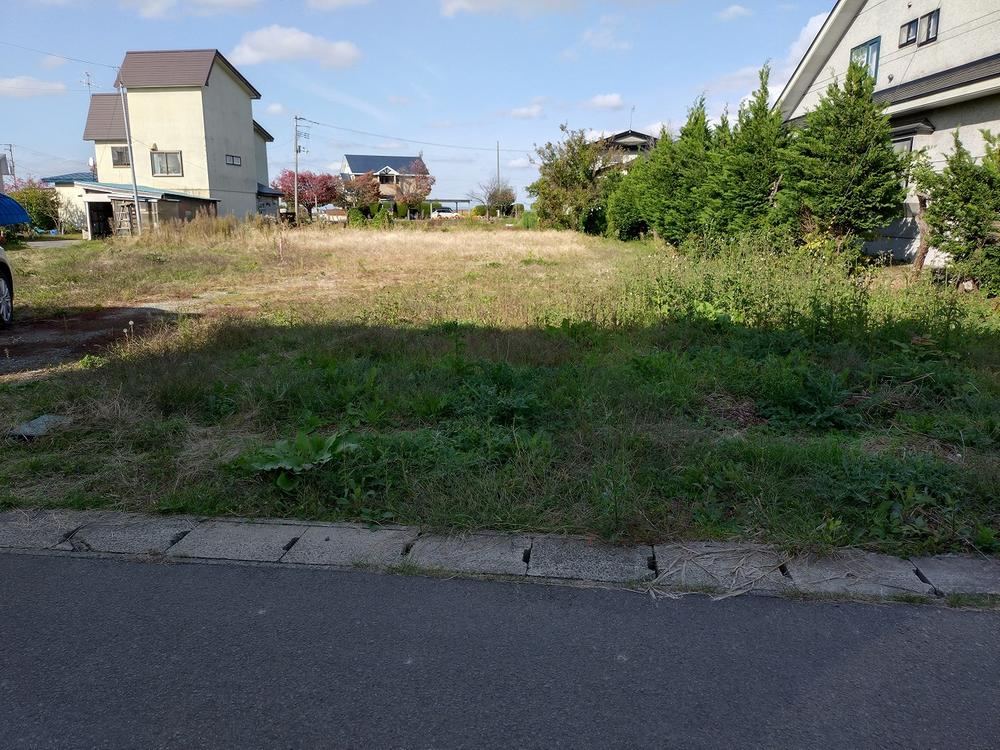 Large Land Parcel with No Building Conditions in Hirakawa - Photo 1