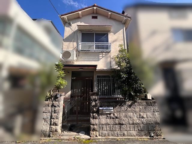 Renovated 3DK House in Takatsuki - Photo 1