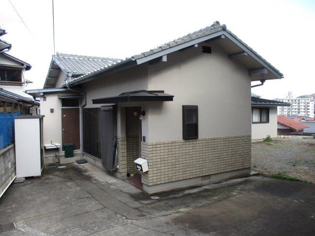Spacious 5LDK Detached House with Garden in Kitakyushu - Photo 1
