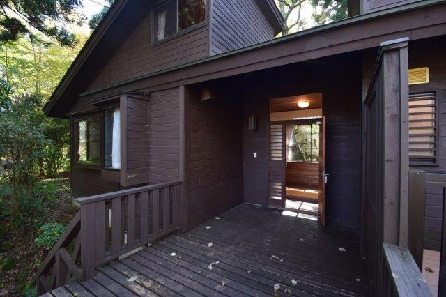 Charming Single-Story Home in a Wooded Area - Photo 1