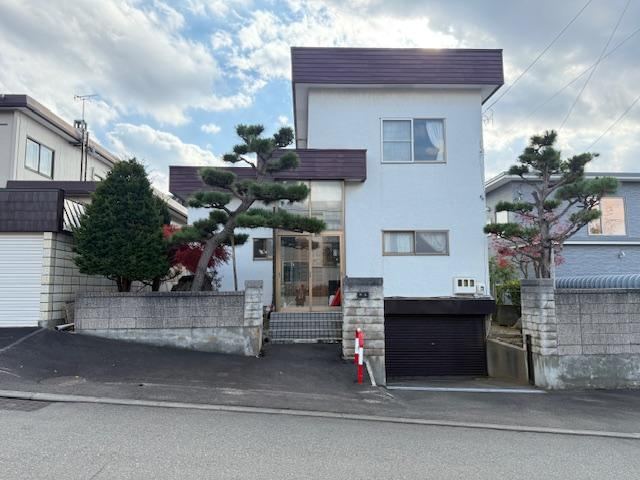 Spacious Detached House in Bunkyo-dai - Photo 1
