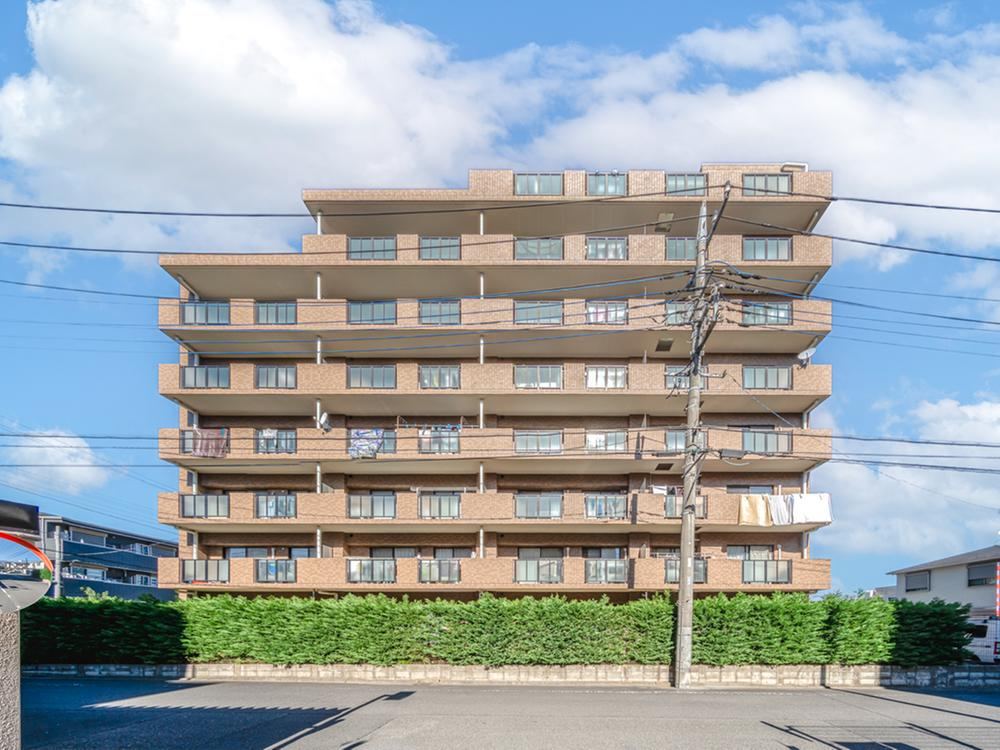 Sunny 2LDK Apartment with Rooftop Balcony in Hachioji - Photo 1